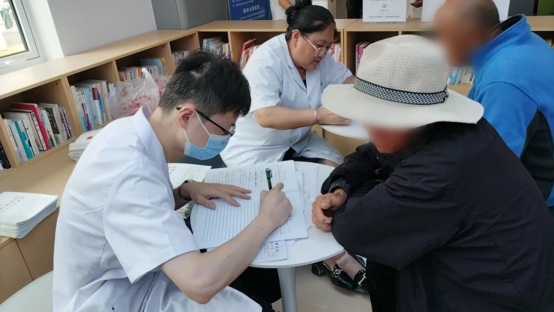 服务群众“零距离”,高新区残联联合我院为精神残疾人免费发放药